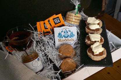 Apple & Caramel Cream Tea for 4