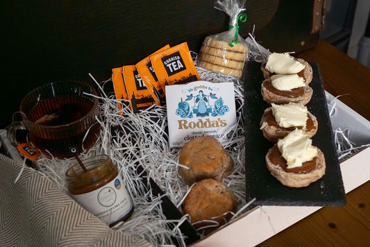 Apple & Caramel Cream Tea for 4